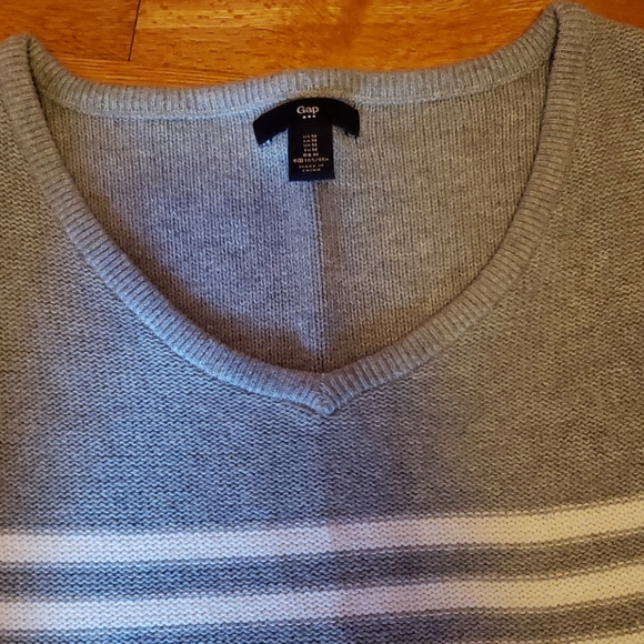 GAP V-Neck Striped Sweater Gray & White Medium - Picture 3 of 5